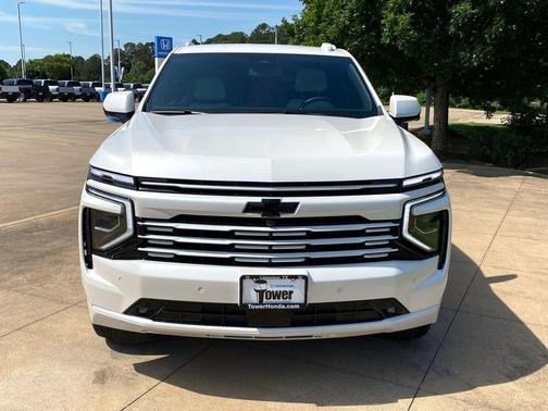 Iridescent Pearl Tricoat 2025 Chevrolet Tahoe Premier