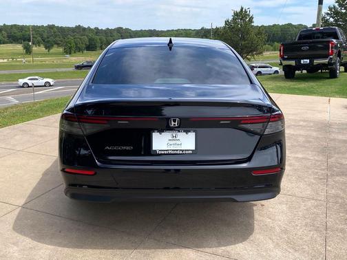 Crystal Black Pearl 2025 Honda Accord SE