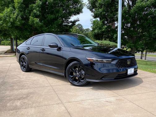 Crystal Black Pearl 2025 Honda Accord SE
