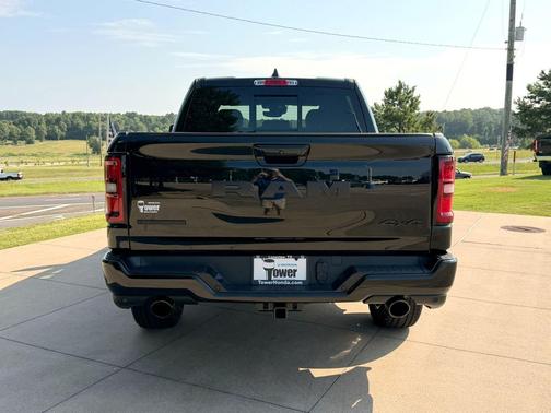 Diamond Black Crystal Pearlcoat 2026 RAM 1500 Big Horn/Lone Star