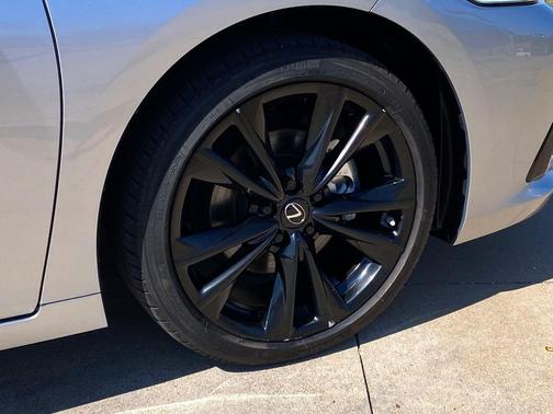 2024 Lexus ES 300h F SPORT Handling