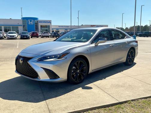 2024 Lexus ES 300h F SPORT Handling