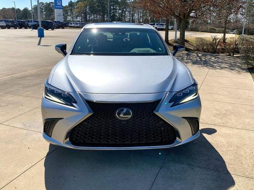 2024 Lexus ES 300h F SPORT Handling