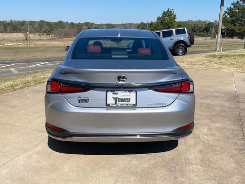 2024 Lexus ES 300h F SPORT Handling