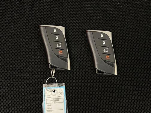 2024 Lexus ES 300h F SPORT Handling