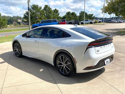 2024 Toyota Prius XLE