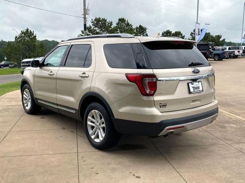 White Gold Metallic 2017 Ford Explorer XLT