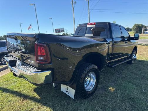 2025 RAM 3500 Tradesman Crew Cab 4x4 8' Box