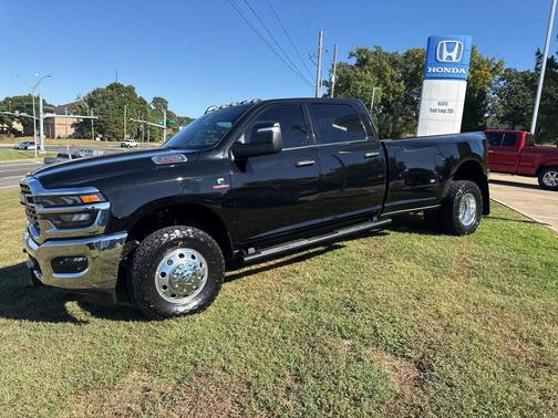 2025 RAM 3500 Tradesman Crew Cab 4x4 8' Box