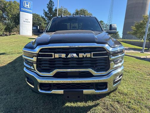 2025 RAM 3500 Tradesman Crew Cab 4x4 8' Box