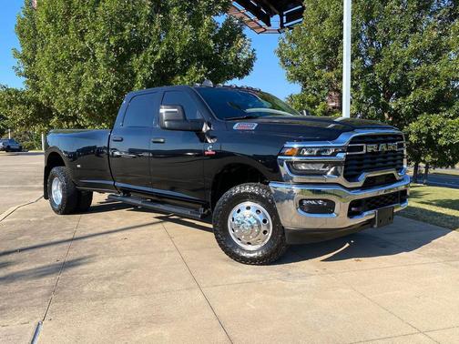 2025 RAM 3500 Tradesman Crew Cab 4x4 8' Box