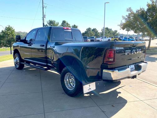 2025 RAM 3500 Tradesman Crew Cab 4x4 8' Box