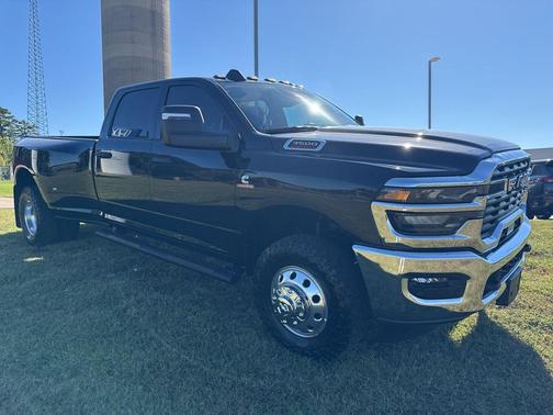 2025 RAM 3500 Tradesman Crew Cab 4x4 8' Box