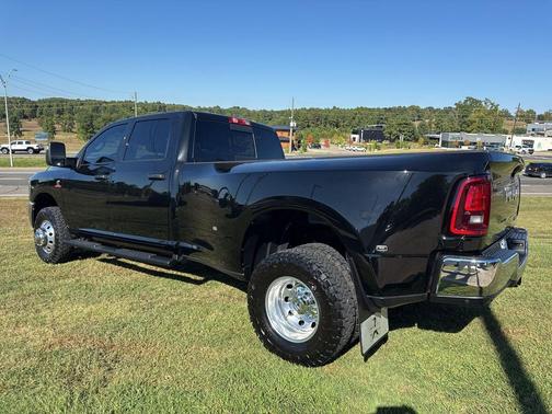2025 RAM 3500 Tradesman Crew Cab 4x4 8' Box