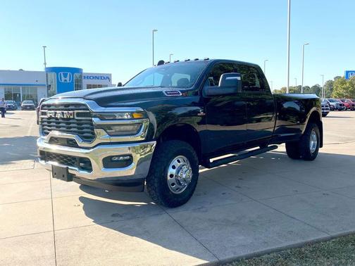 2025 RAM 3500 Tradesman Crew Cab 4x4 8' Box