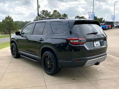 Crystal Black Pearl 2025 Honda Pilot TrailSport