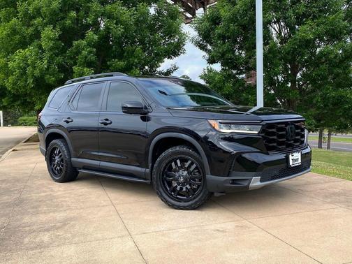 Crystal Black Pearl 2025 Honda Pilot TrailSport