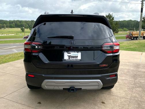Crystal Black Pearl 2025 Honda Pilot TrailSport