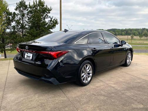 2021 Toyota Avalon Hybrid XLE Plus