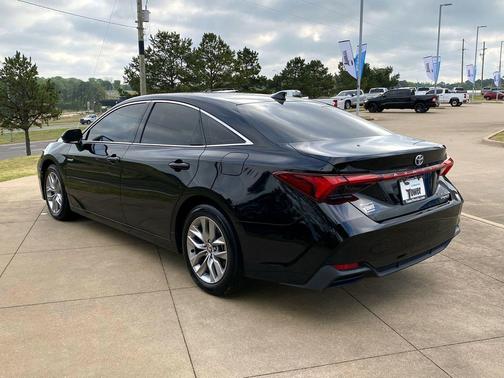 2021 Toyota Avalon Hybrid XLE Plus