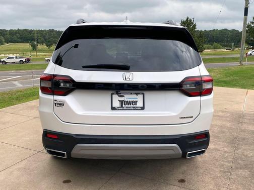 Platinum 2023 Honda Pilot Touring 8-Passenger