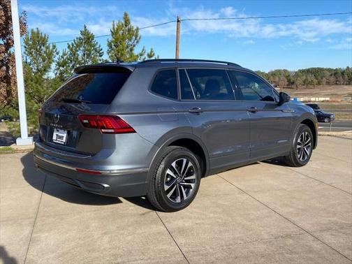 Platinum Gray Metallic 2022 Volkswagen Tiguan 2.0T S