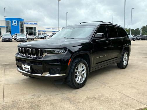 Diamond Black Crystal Pearlcoat 2023 Jeep Grand Cherokee L Laredo