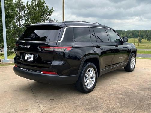 Diamond Black Crystal Pearlcoat 2023 Jeep Grand Cherokee L Laredo