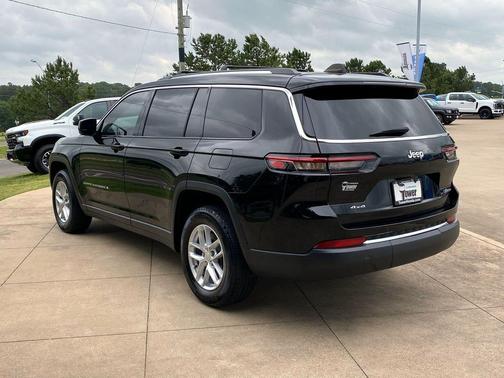 Diamond Black Crystal Pearlcoat 2023 Jeep Grand Cherokee L Laredo
