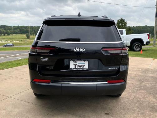 Diamond Black Crystal Pearlcoat 2023 Jeep Grand Cherokee L Laredo
