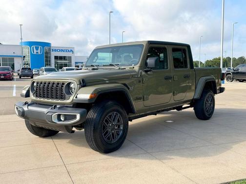 41 2025 Jeep Gladiator Sport S