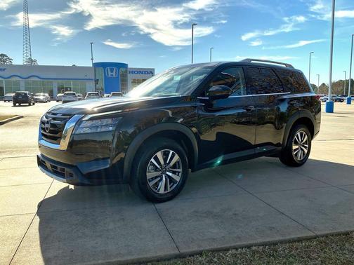 2025 Nissan Pathfinder SL 4WD