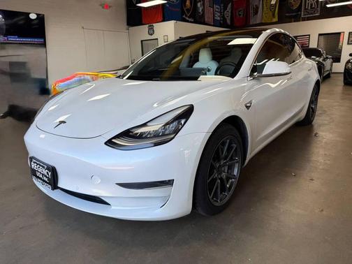 Pearl White Multi-Coat 2020 Tesla Model 3 Standard Range