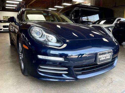 2015 Porsche Panamera 4