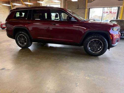 2022 Jeep Grand Cherokee L Laredo