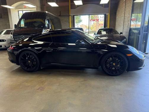 2018 Porsche 911 Carrera