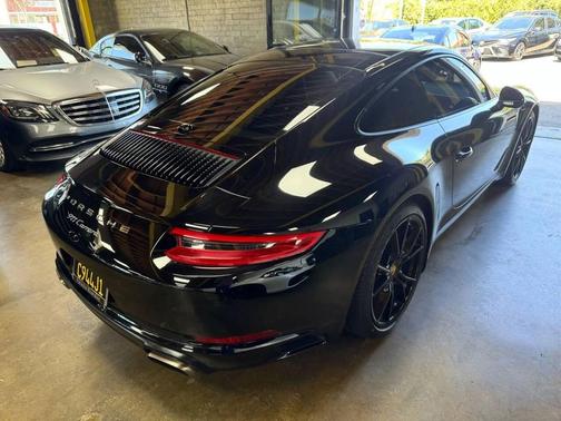 2018 Porsche 911 Carrera