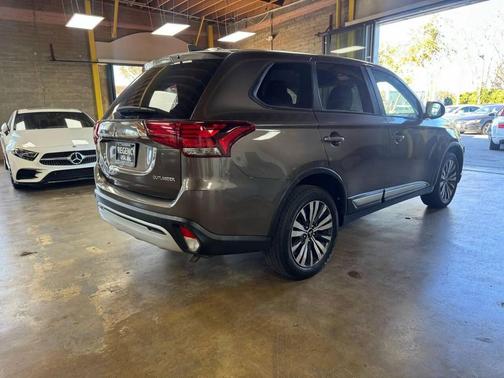 2019 Mitsubishi Outlander ES