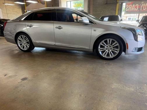 Radiant Silver Metallic 2018 Cadillac XTS Luxury