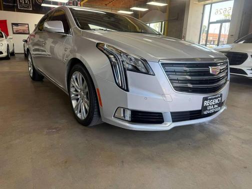 Radiant Silver Metallic 2018 Cadillac XTS Luxury