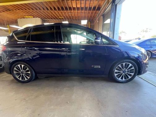 2017 Ford C-Max Energi Titanium