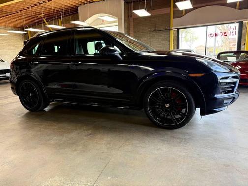 2013 Porsche Cayenne GTS