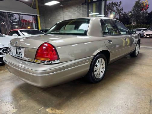 2003 Ford Crown Victoria LX