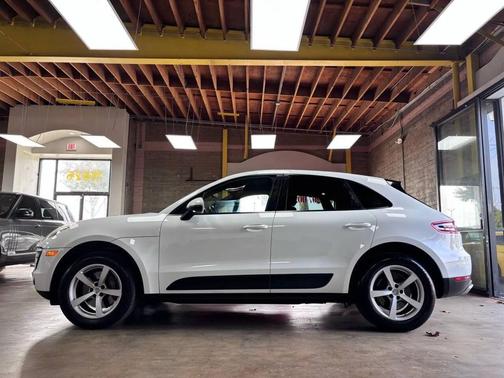 2017 Porsche Macan Base AWD 4dr SUV