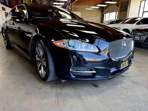2015 Jaguar XJ Base