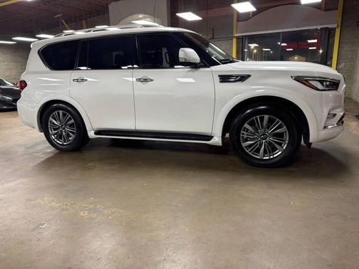 2022 INFINITI QX80 Luxe