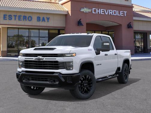 Summit White 2026 Chevrolet Silverado 2500 Custom