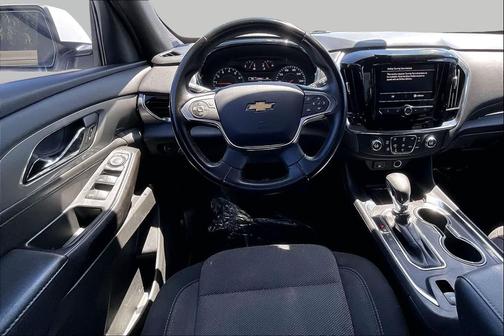 White 2023 Chevrolet Traverse LT Cloth