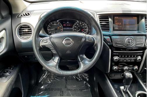 2016 Nissan Pathfinder SV
