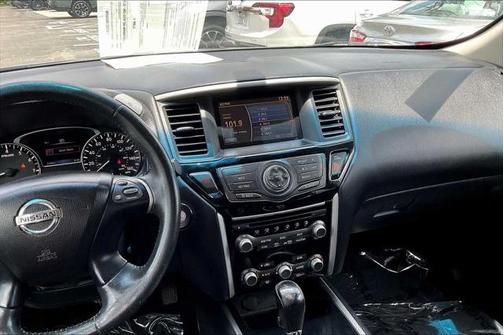 2016 Nissan Pathfinder SV